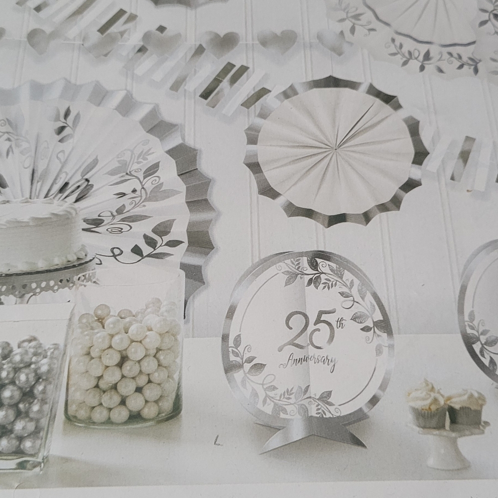 Party City Silver and White Anniversary Decoration Set